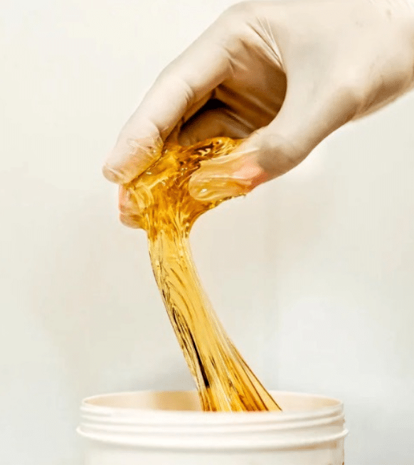 De redactie test: de nieuwste behandelingen, van sugaring tot brow lifts