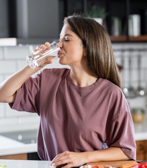 Verlies gewicht met deze ochtendroutine: Water voor ontbijt toont verrassend effect!